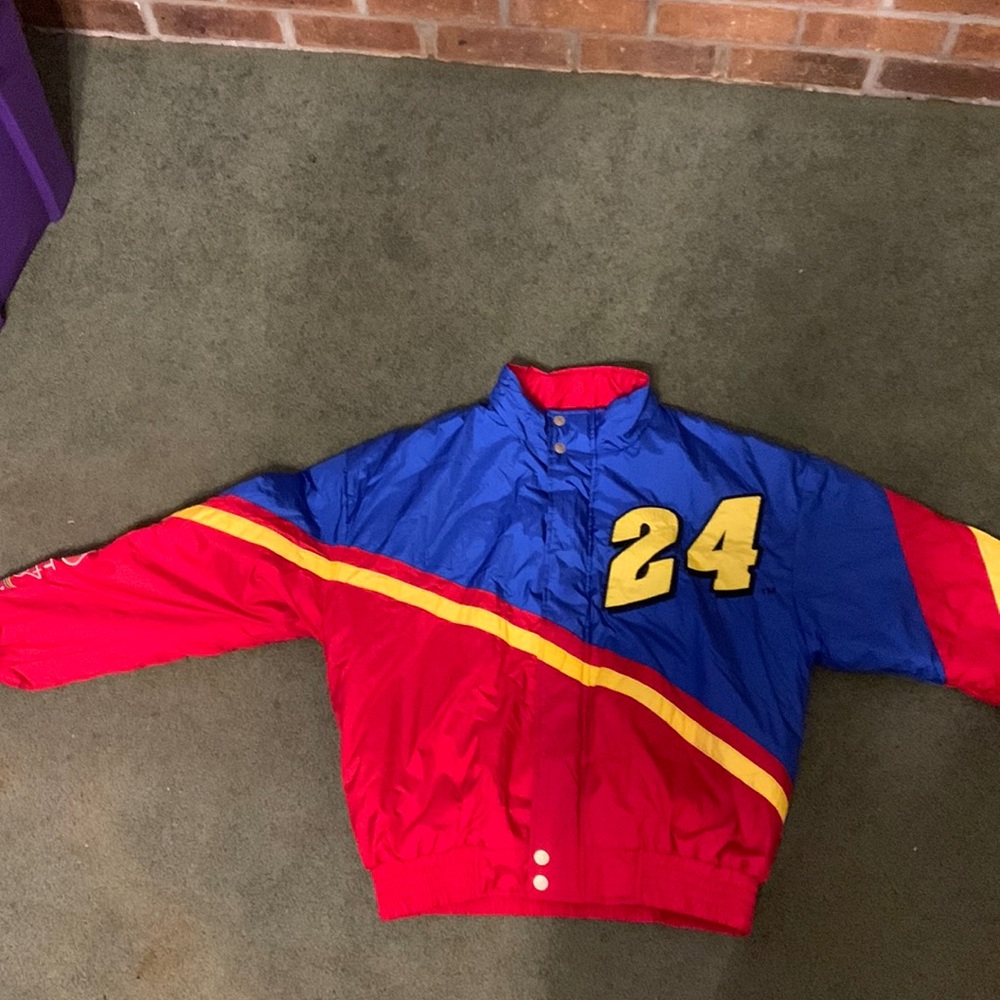 Like brand new as seen in pictures Jeff Gordon DuPont Chase Medium Jacket!!!!